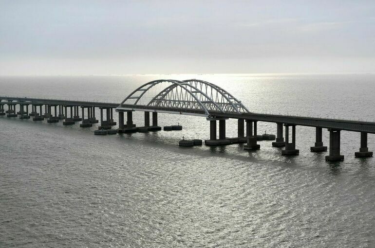Движение автомобилей на Крымском мосту остановят 20 января