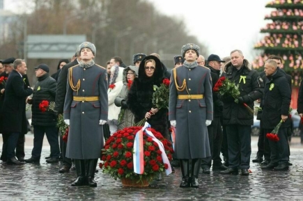 Валентина Матвиенко возложила цветы в честь 80-летия прорыва блокады Ленинграда