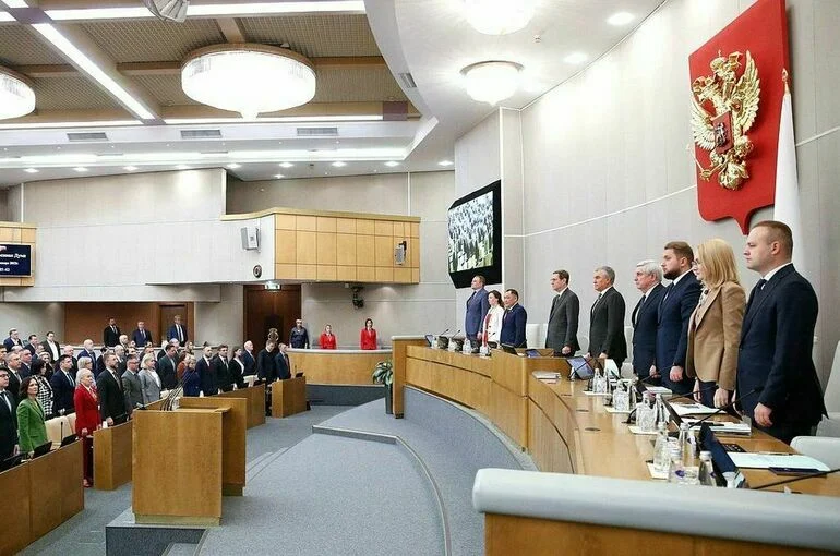 Депутаты Госдумы почтили минутой молчания память погибших в блокаду Ленинграда
