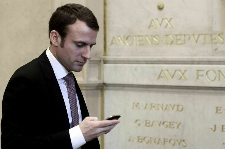 Президент Франции посетовал, что давно не говорил с Путиным