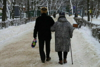 Пожилым жителям Центральной России рекомендовали остаться дома из-за гололеда 