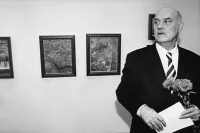 Станислав Говорухин на персональной выставке в доме кино, 1998. Фото Виктора Смольянинова.