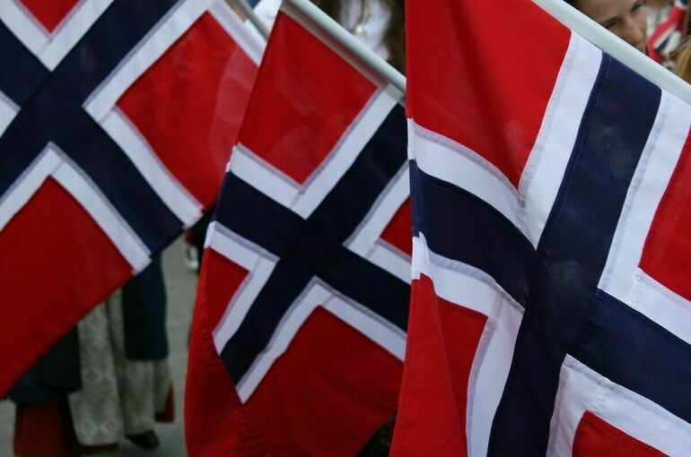СМИ: В Норвегии оштрафовали двух моряков РФ за одежду камуфляжной расцветки