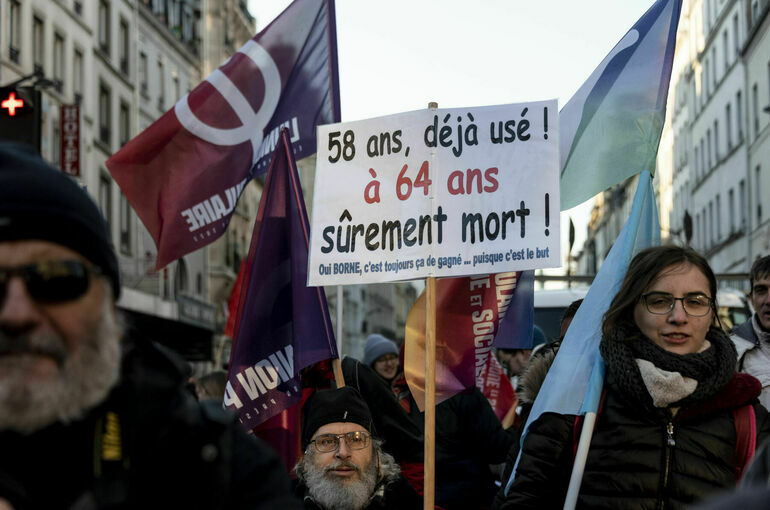 В Париже начались беспорядки в ходе демонстрации против пенсионной реформы