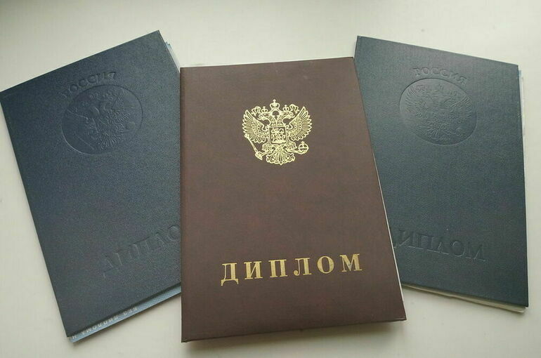 Выпускники вузов в новых регионах получат дипломы российского образца