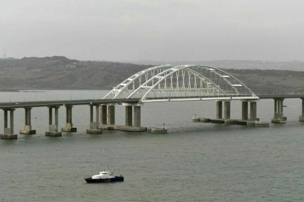 Движение автомобилей по Крымскому мосту приостановят 25 января