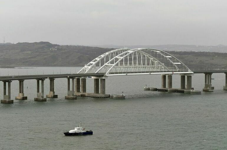 Движение автомобилей по Крымскому мосту приостановят 25 января