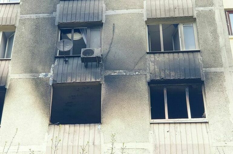 Пожарные спасли пять человек из горящего дома в Москве