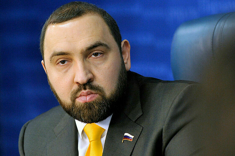 Хамзаев призвал заблокировать сайт посольства США в России