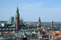 Датский политик сжег Коран у мечети в Копенгагене