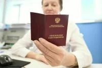 Работающих пенсионеров предложили освободить от страховых взносов