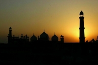 В Пакистане в результате теракта в мечети ранены не менее 50 человек