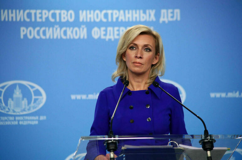 Захарова назвала слова Макрона о поставках самолетов Киеву абсурдными