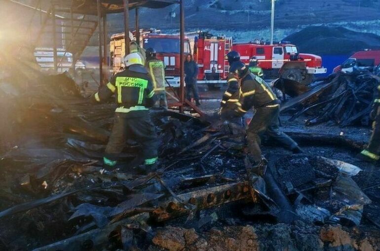В Севастополе при пожаре в строительных бытовках погибли 7 человек