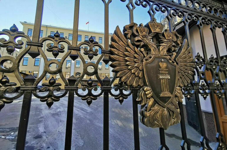 Помощников прокуроров предложили брать на работу за патриотизм и скромность