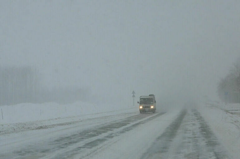 Снежный циклон обрушился на Курилы