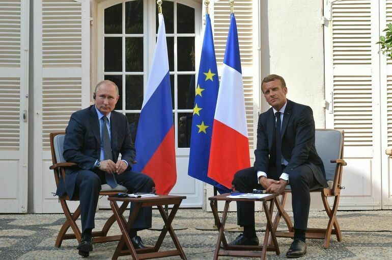 В МИД Франции объяснили, зачем Макрон звонит Путину