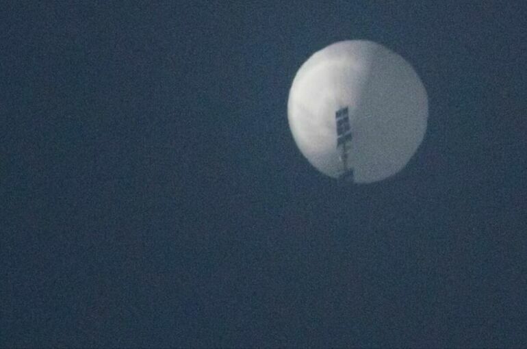 Власти США заявили, что считают китайский аэростат над страной шпионским