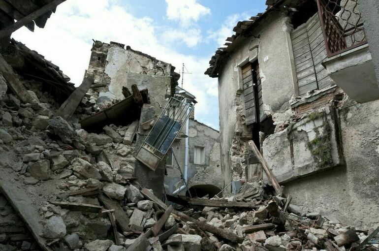 В Сирии российские военные спали 42 человека после землетрясения