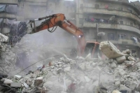 Спасатели МЧС РФ в Сирии вытащили из-под обломков здания девятилетнюю девочку