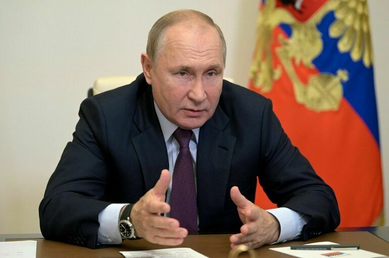 Путин поручил повысить доступность ипотеки на строительство домов из дерева