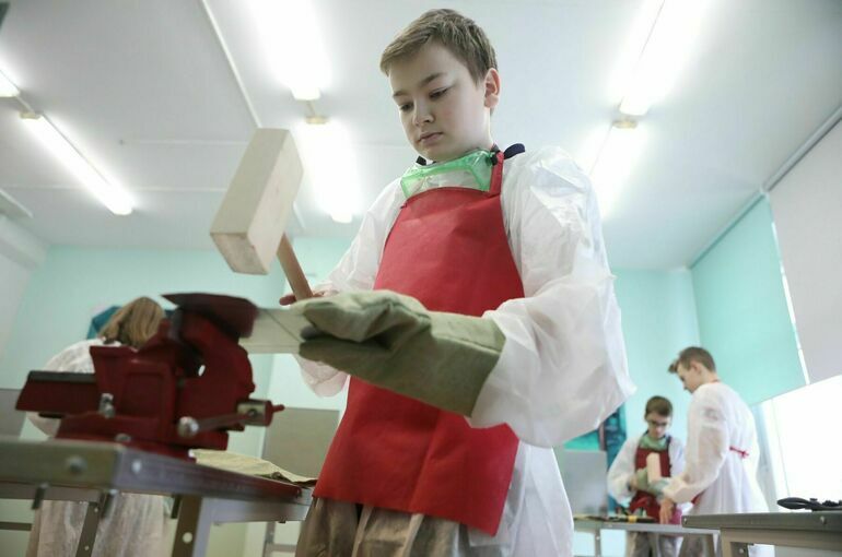Депутат Колунов призвал вернуть в школы традиционные уроки труда