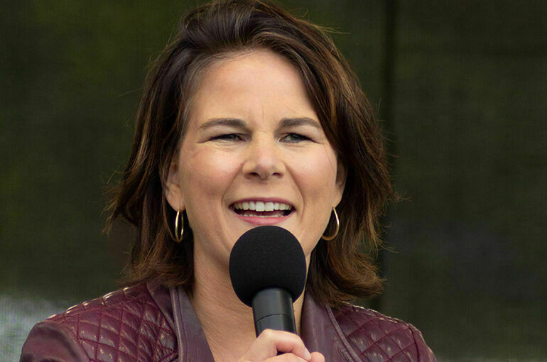 Бербок назвала ошибкой свое заявление о войне Европы против России