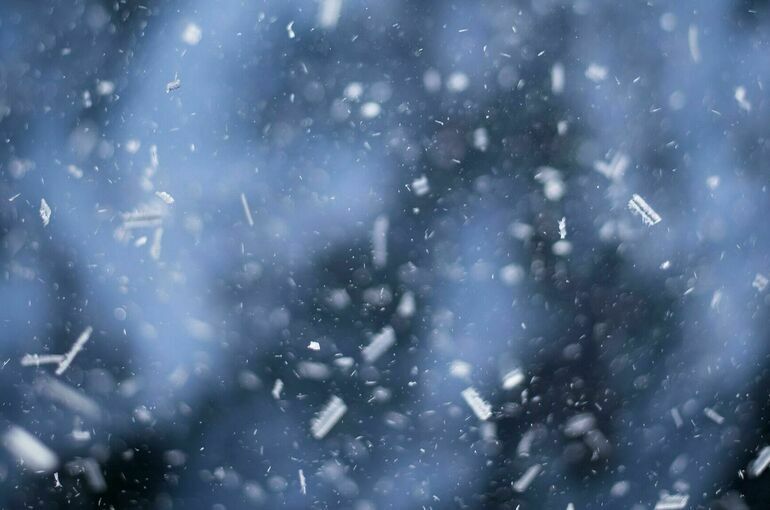 Движение автотранспорта на востоке Казахстана приостановили из-за снегопада