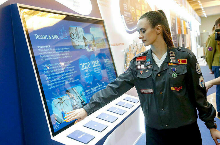 В Госдуме открылась выставка достижений Российских студенческих отрядов