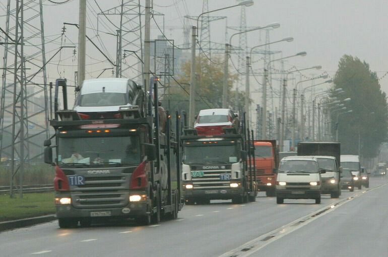 Владельцев грузовиков хотят избавить от штрафов за превышение габаритов на 10 сантиметров