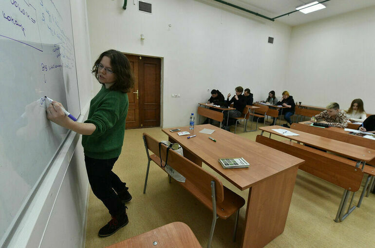 В России признают ученые звания и степени педагогов из новых регионов
