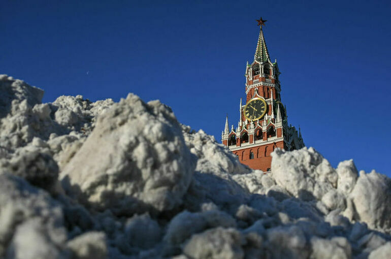 В выходные сугробы в Москве станут еще выше