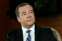 Медведев заявил, что украинцы «неподвластны старику из-за океана»
