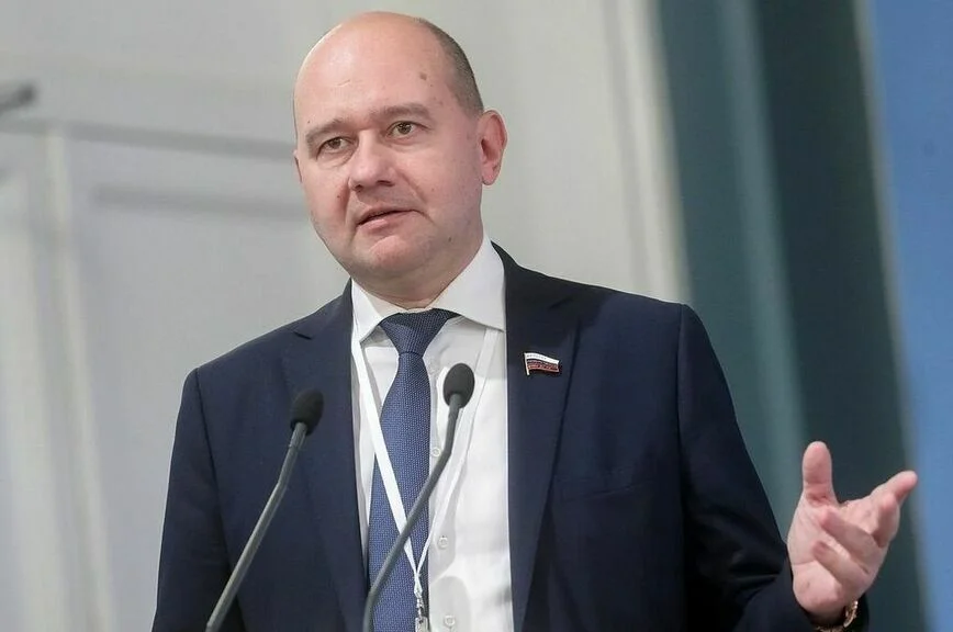 Олег Леонов