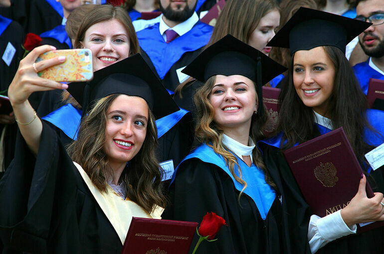 Дипломы бакалавра приравняют к дипломам о полном высшем образовании