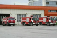 Двухэтажный ангар загорелся на востоке Москвы