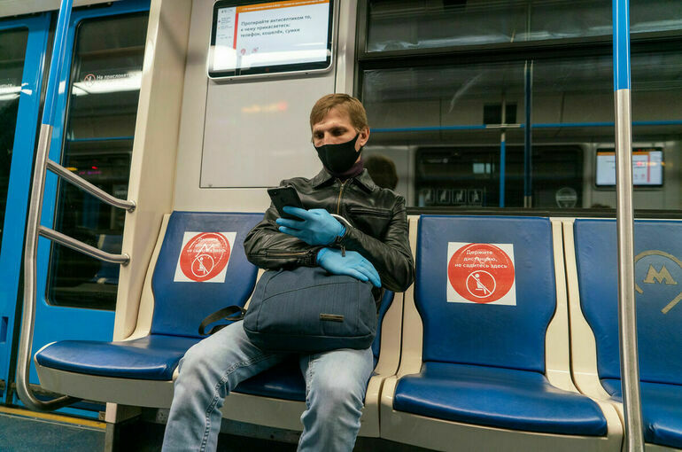В метро Москвы потушили возгорание в вагоне поезда на станции «Спортивная»