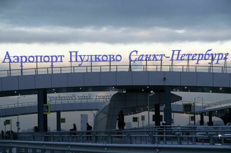 Аэропорт Пулково временно не принимает и не отправляет самолеты
