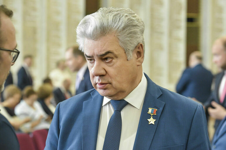 Сенатор Бондарев допустил повышение призывного возраста осенью