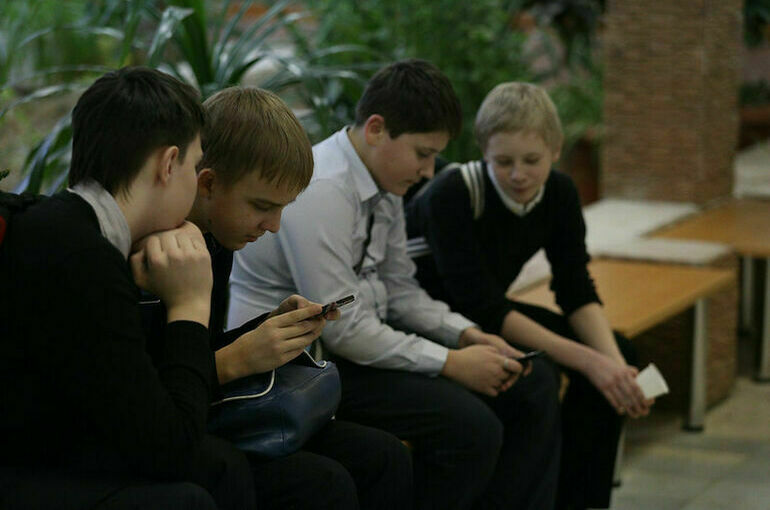 В России предложат запретить фото- и видеосъемку во время уроков