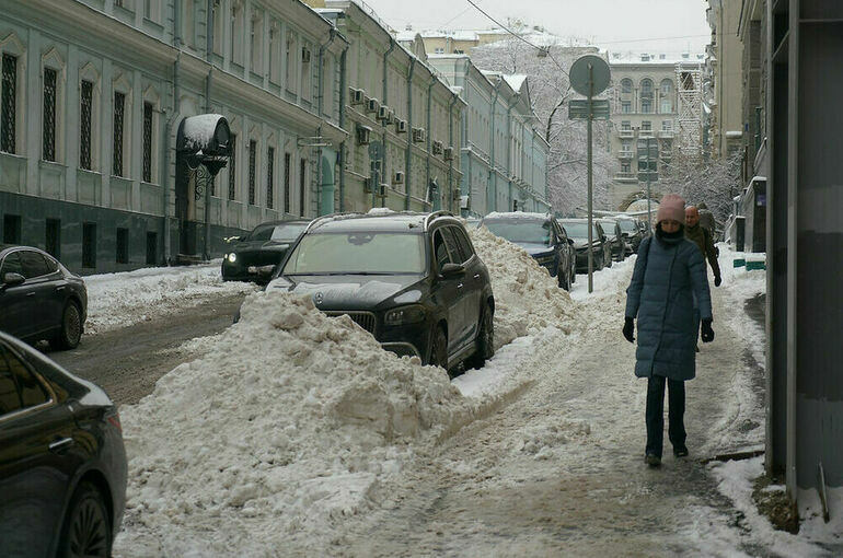 Сугробы в Москве превысили максимум с начала зимы