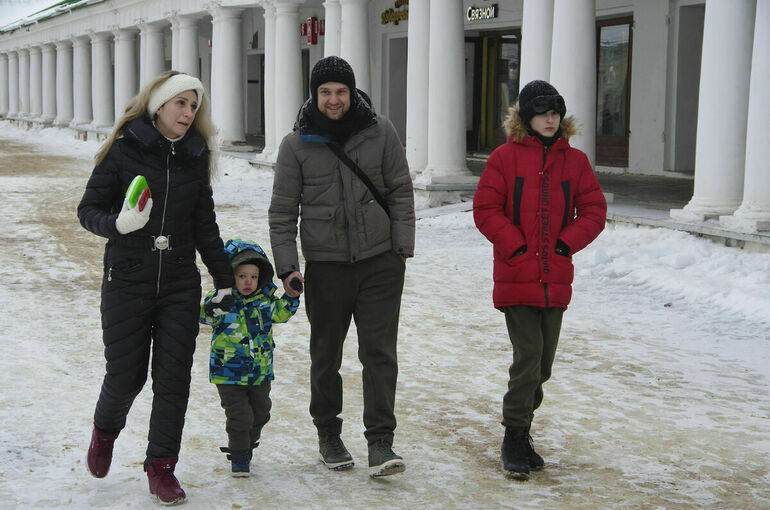 Более 60% россиян назвали мужчин и женщин одинаково хорошими родителями
