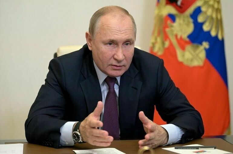 Путин поручил представить предложения об учреждении Дня психолога
