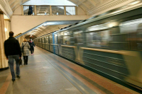 В московском метро мужчина толкнул подростка под поезд