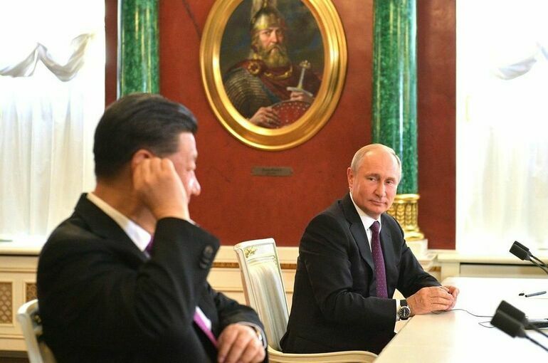 Путин поздравил Си Цзиньпина с переизбранием на пост председателя КНР