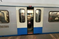 Толкнувшему под поезд подростка в Москве предъявили обвинение