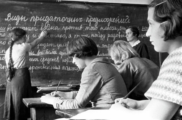 Во всех школах СССР 85 лет назад ввели обязательное изучение русского языка