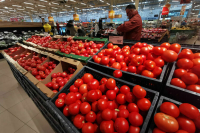 Колбасу и помидоры хотят пускать в торговые сети «по прописке»
