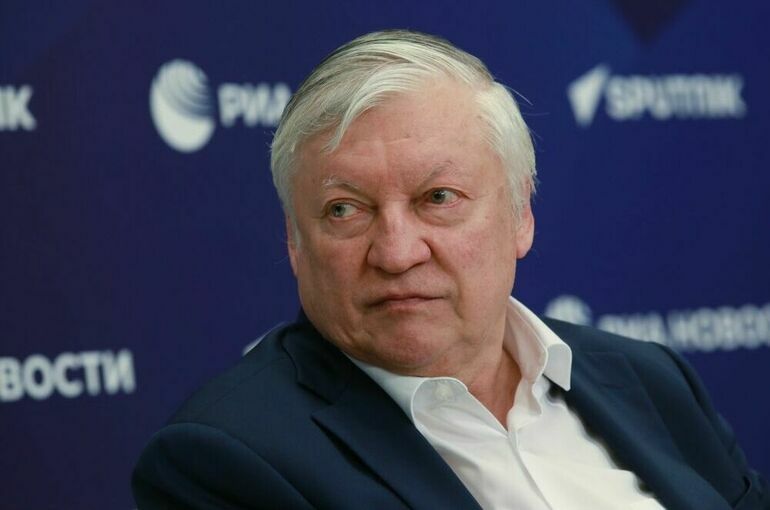 Анатолий Карпов: Если FIDE не вмешается, наши гроссмейстеры смогут выступать под флагом своей страны