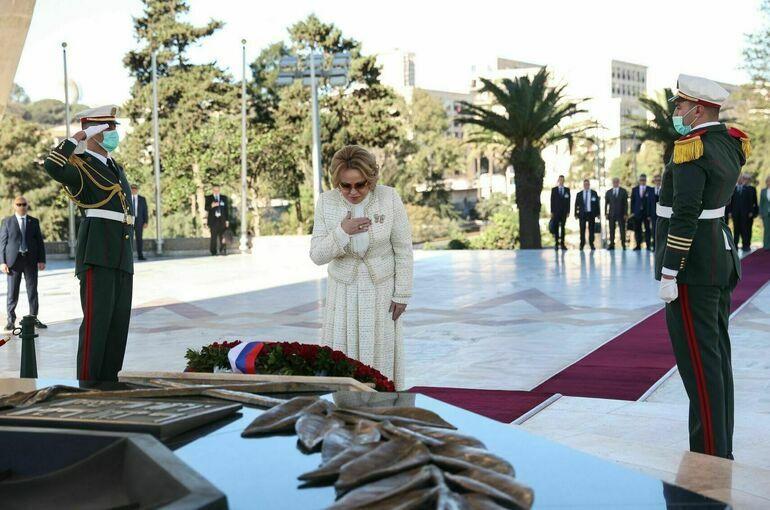 Матвиенко возложила венок к Монументу героям войны за независимость Алжира